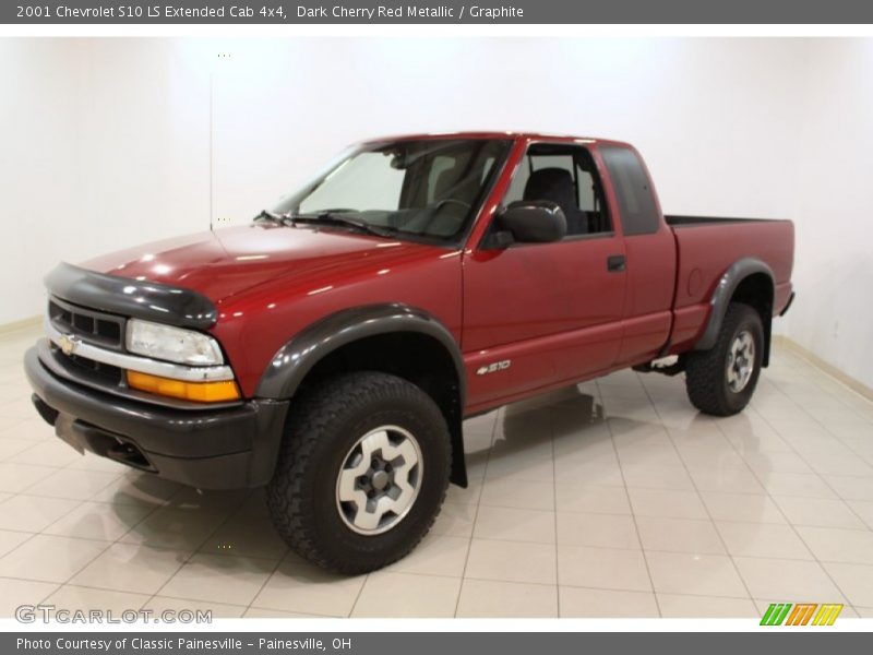 Front 3/4 View of 2001 S10 LS Extended Cab 4x4