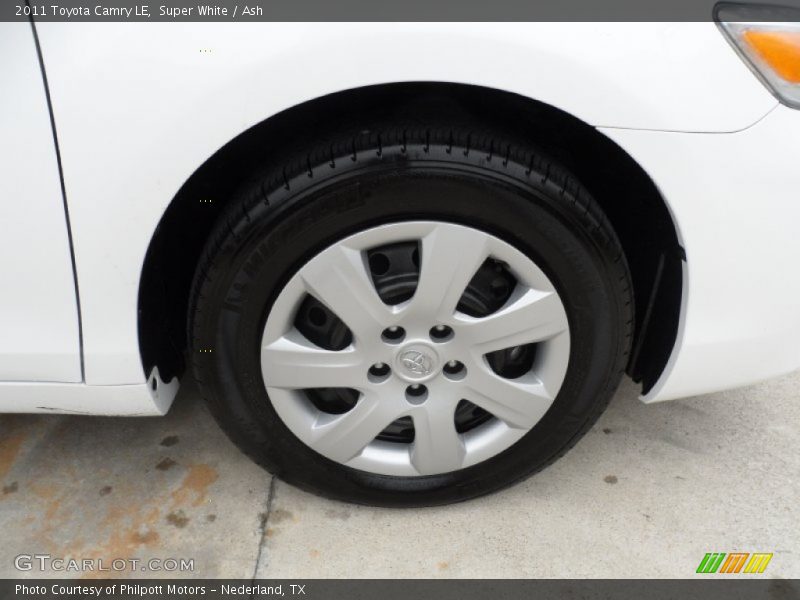 Super White / Ash 2011 Toyota Camry LE