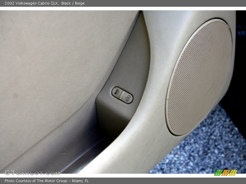 Black / Beige 2002 Volkswagen Cabrio GLX