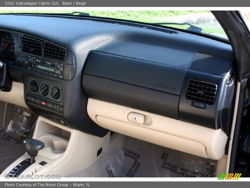 Black / Beige 2002 Volkswagen Cabrio GLX