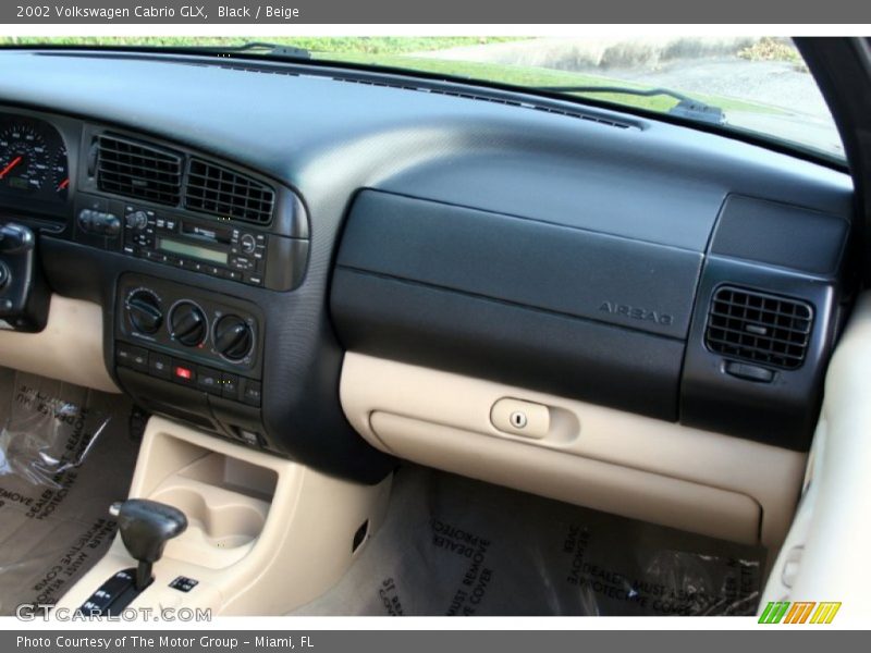 Black / Beige 2002 Volkswagen Cabrio GLX