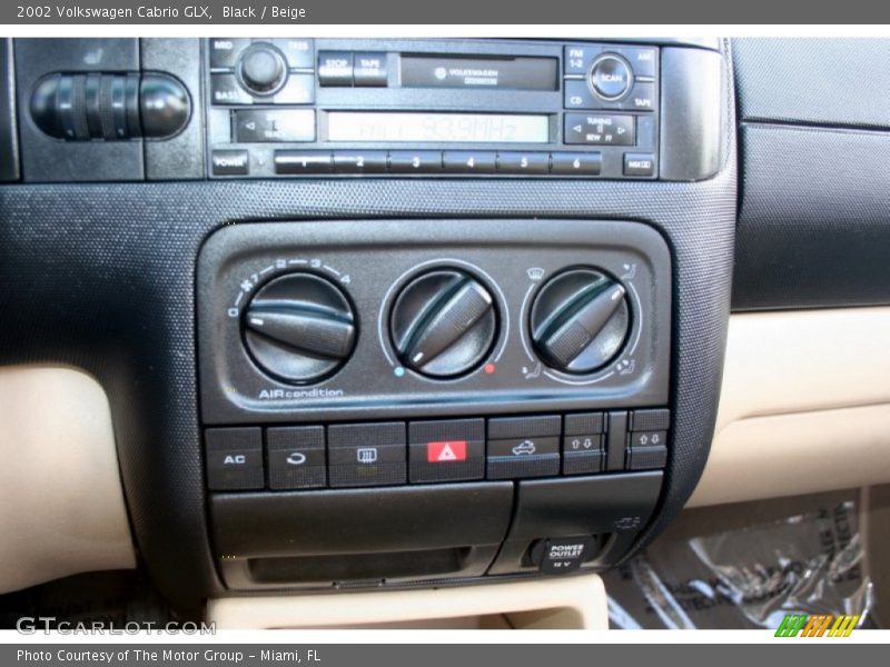 Black / Beige 2002 Volkswagen Cabrio GLX