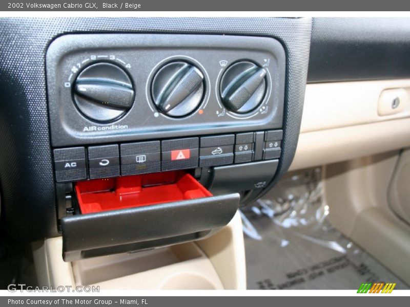 Black / Beige 2002 Volkswagen Cabrio GLX
