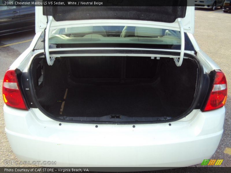 White / Neutral Beige 2005 Chevrolet Malibu LS V6 Sedan