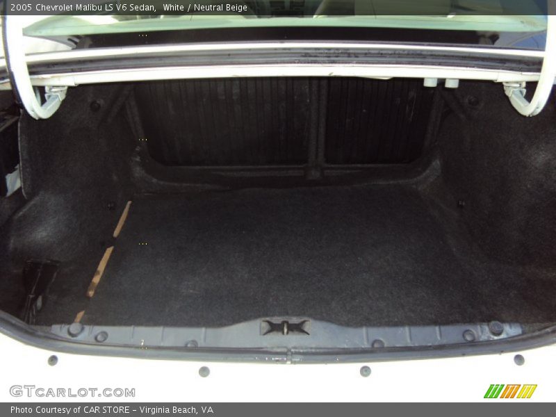 White / Neutral Beige 2005 Chevrolet Malibu LS V6 Sedan