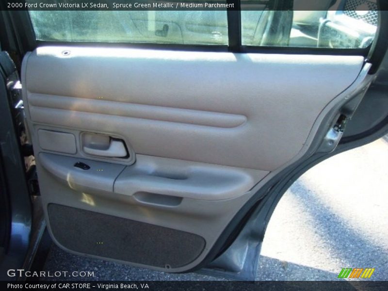 Door Panel of 2000 Crown Victoria LX Sedan