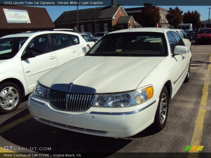 Vibrant White / Light Graphite 2002 Lincoln Town Car Signature