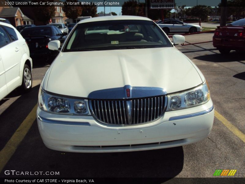 Vibrant White / Light Graphite 2002 Lincoln Town Car Signature