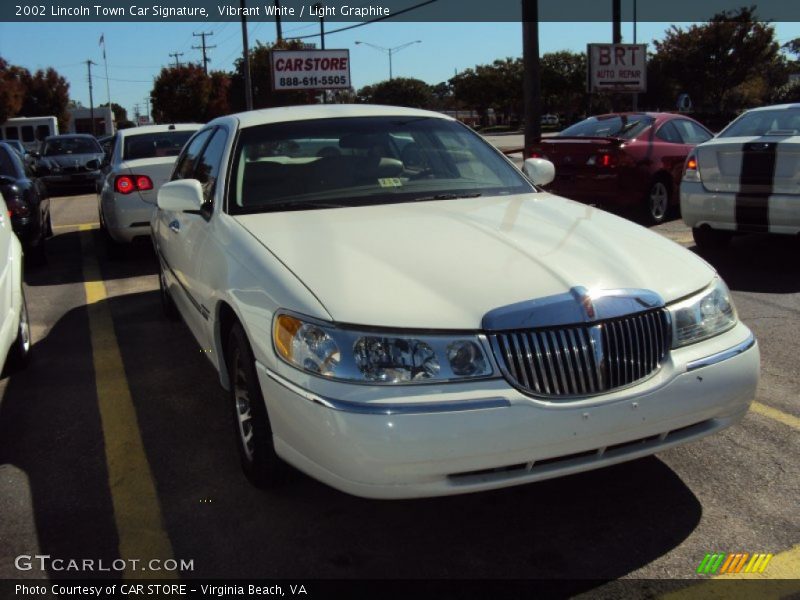 Vibrant White / Light Graphite 2002 Lincoln Town Car Signature