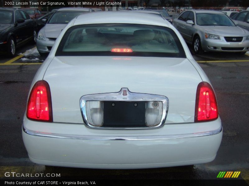 Vibrant White / Light Graphite 2002 Lincoln Town Car Signature