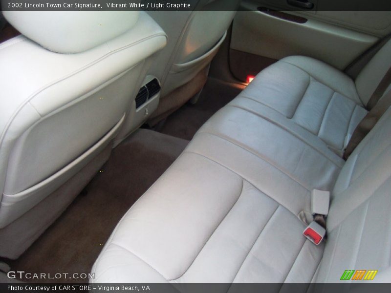 Vibrant White / Light Graphite 2002 Lincoln Town Car Signature