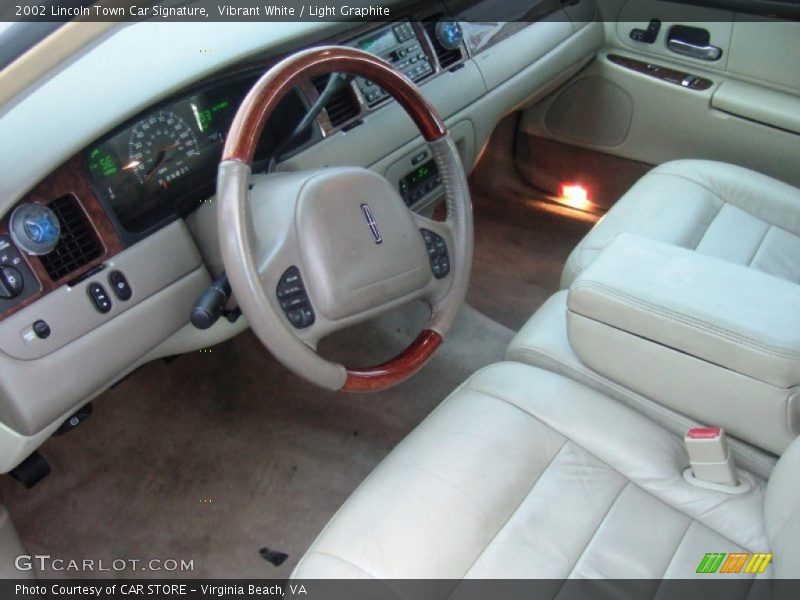 Vibrant White / Light Graphite 2002 Lincoln Town Car Signature