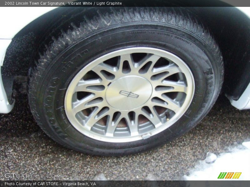 Vibrant White / Light Graphite 2002 Lincoln Town Car Signature