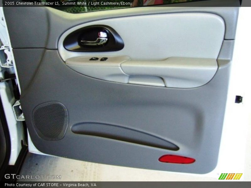 Summit White / Light Cashmere/Ebony 2005 Chevrolet TrailBlazer LS