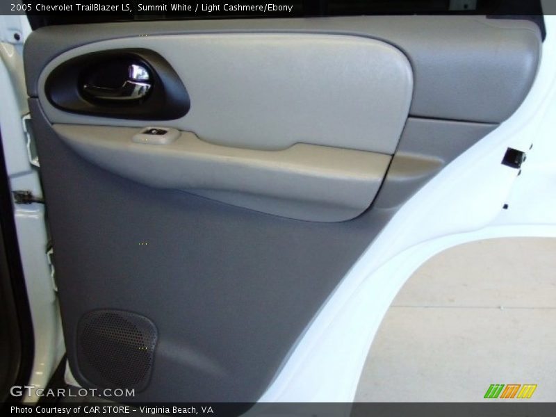 Summit White / Light Cashmere/Ebony 2005 Chevrolet TrailBlazer LS