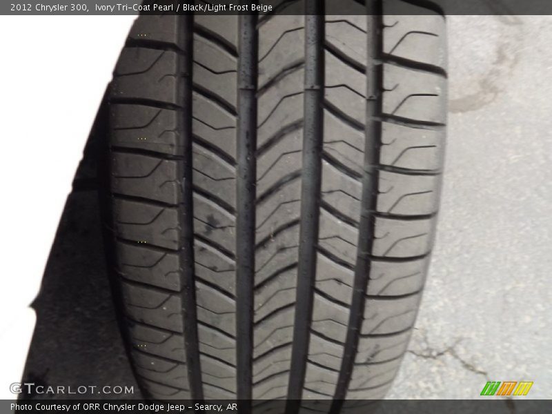 Ivory Tri-Coat Pearl / Black/Light Frost Beige 2012 Chrysler 300