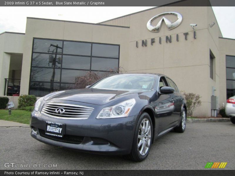 Front 3/4 View of 2009 G 37 x S Sedan