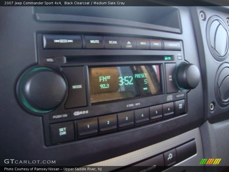 Black Clearcoat / Medium Slate Gray 2007 Jeep Commander Sport 4x4