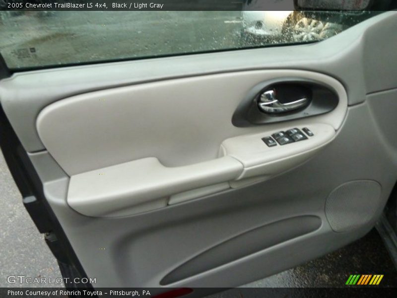 Black / Light Gray 2005 Chevrolet TrailBlazer LS 4x4