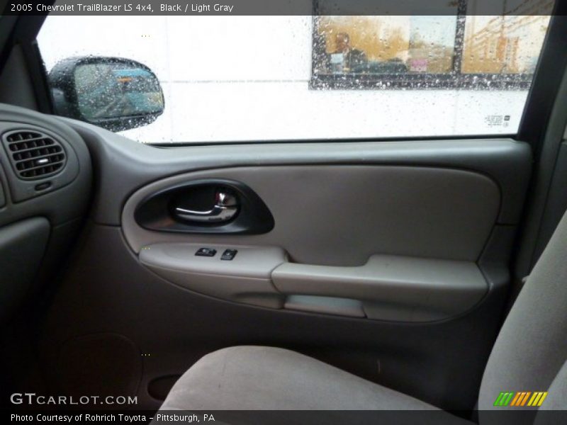 Black / Light Gray 2005 Chevrolet TrailBlazer LS 4x4