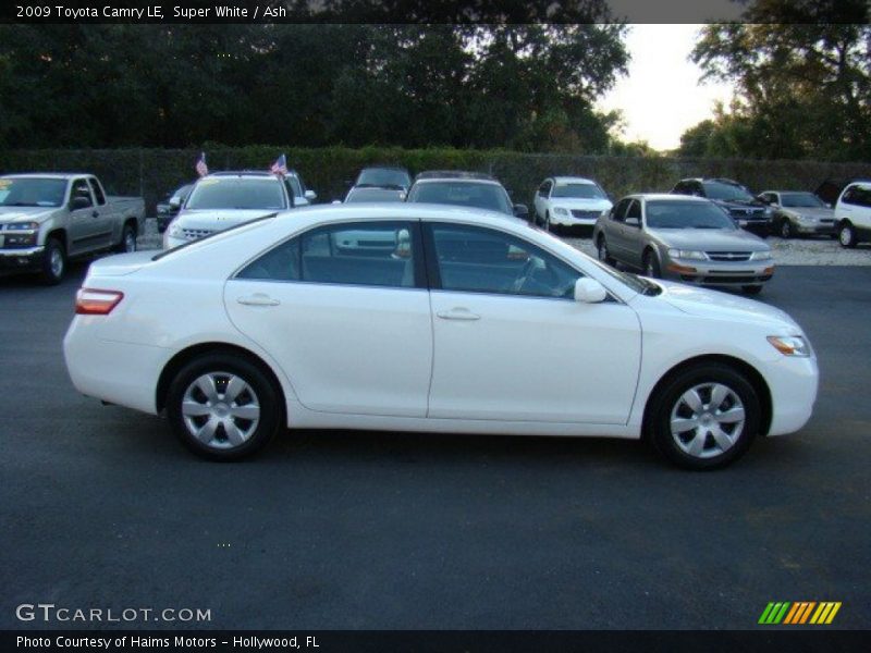 Super White / Ash 2009 Toyota Camry LE