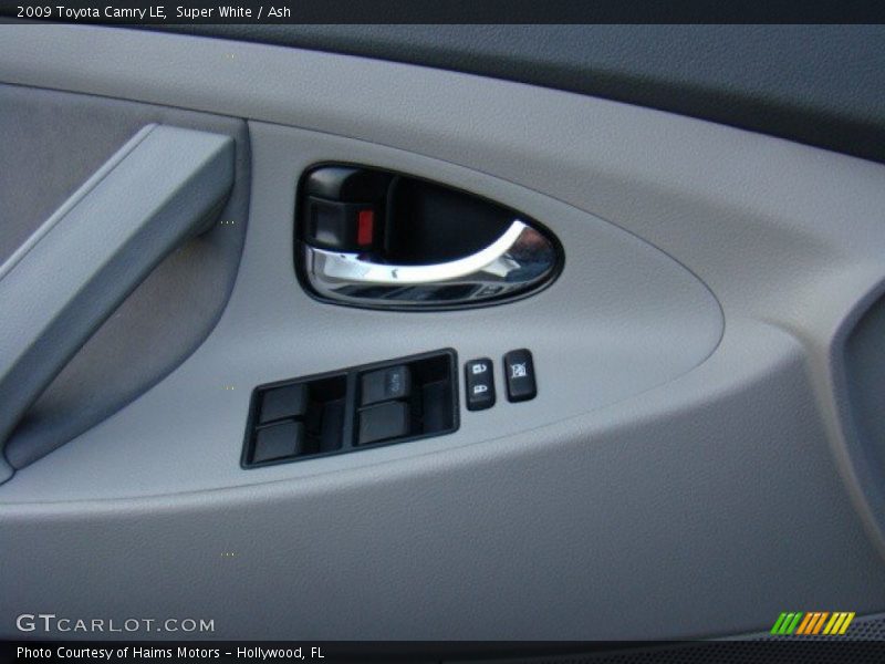Super White / Ash 2009 Toyota Camry LE