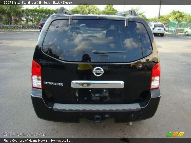 Super Black / Desert 2005 Nissan Pathfinder XE
