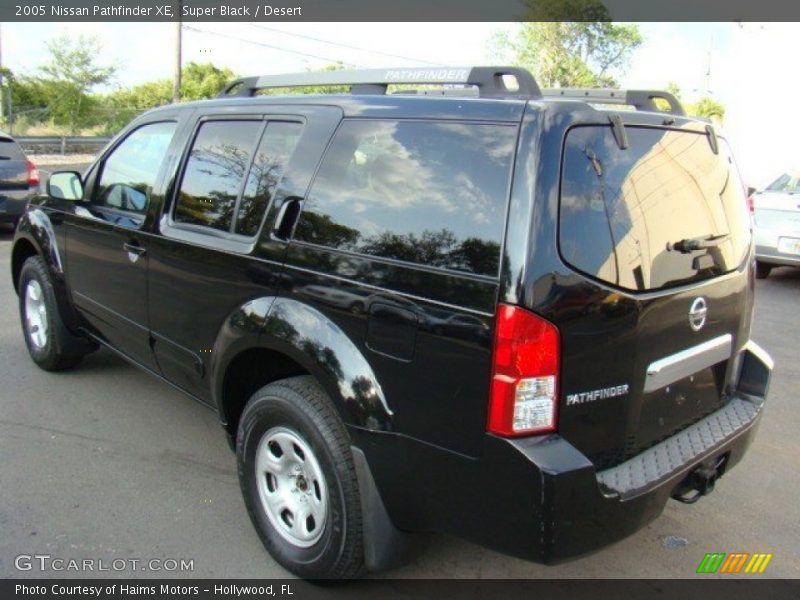 Super Black / Desert 2005 Nissan Pathfinder XE