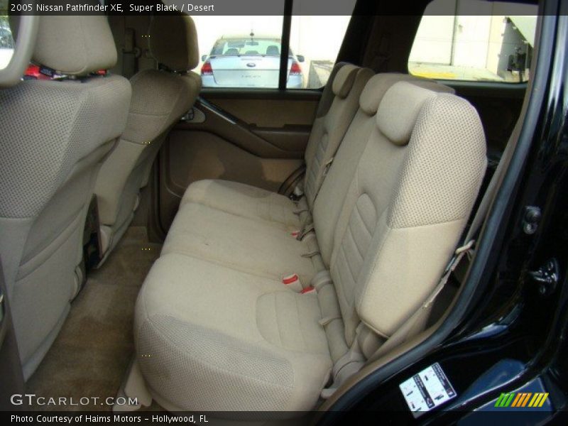 Super Black / Desert 2005 Nissan Pathfinder XE