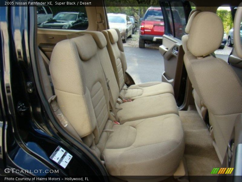 Super Black / Desert 2005 Nissan Pathfinder XE