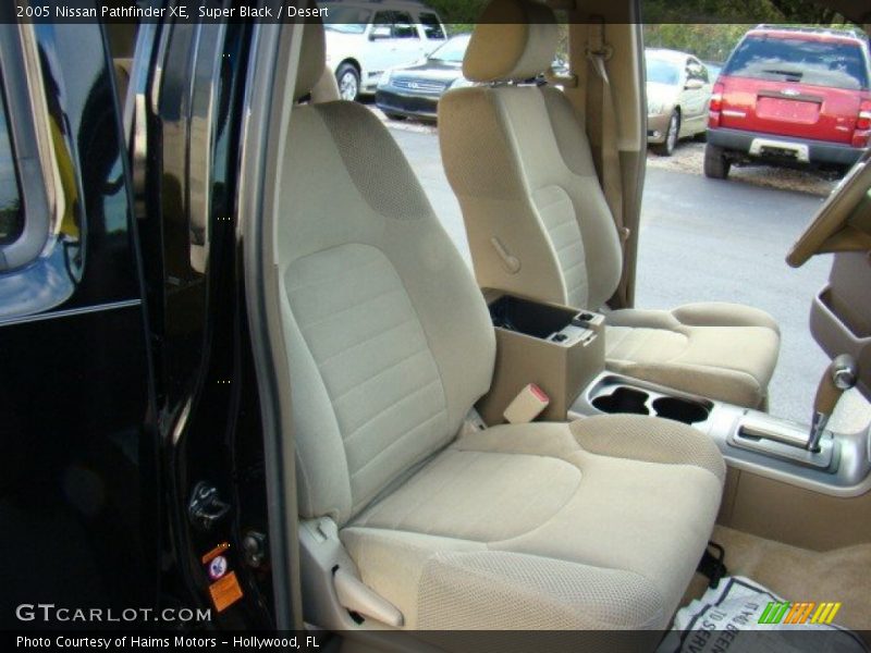 Super Black / Desert 2005 Nissan Pathfinder XE