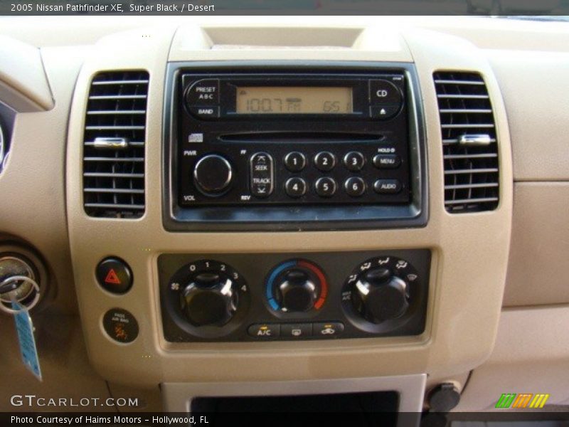 Super Black / Desert 2005 Nissan Pathfinder XE