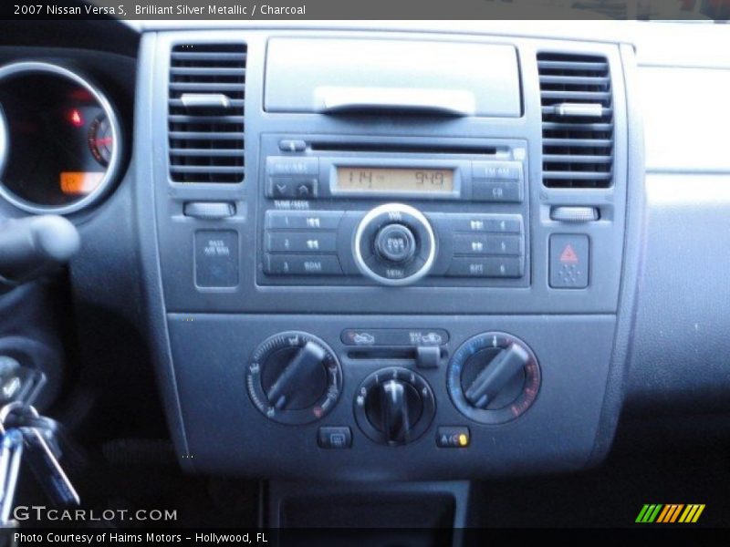 Brilliant Silver Metallic / Charcoal 2007 Nissan Versa S