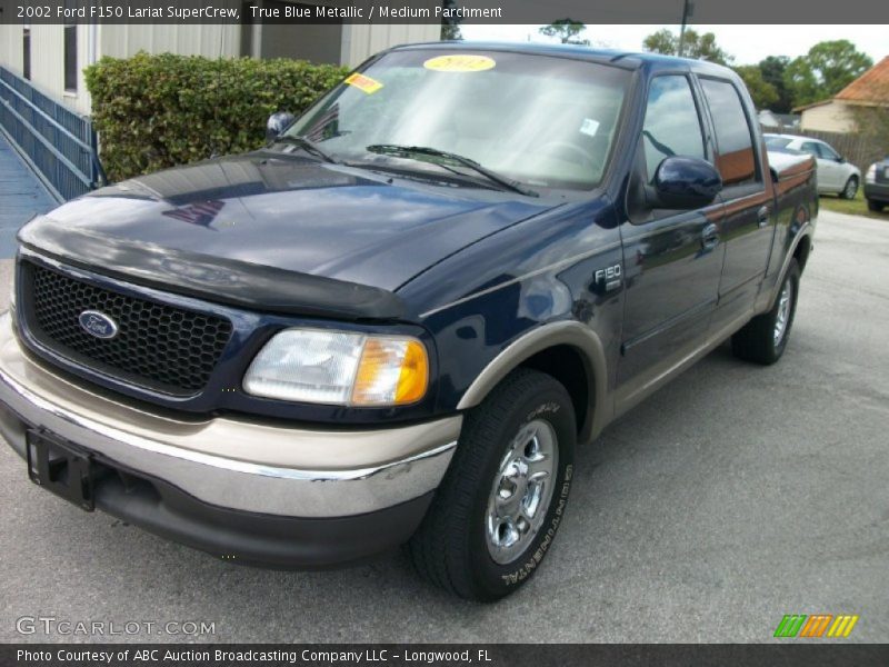 True Blue Metallic / Medium Parchment 2002 Ford F150 Lariat SuperCrew