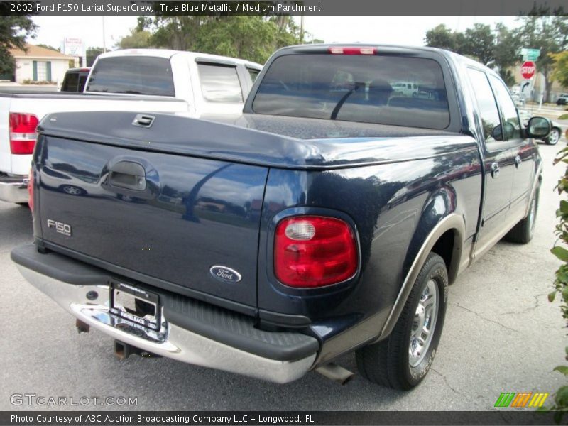 True Blue Metallic / Medium Parchment 2002 Ford F150 Lariat SuperCrew