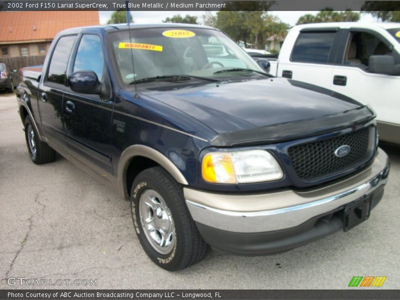 True Blue Metallic / Medium Parchment 2002 Ford F150 Lariat SuperCrew