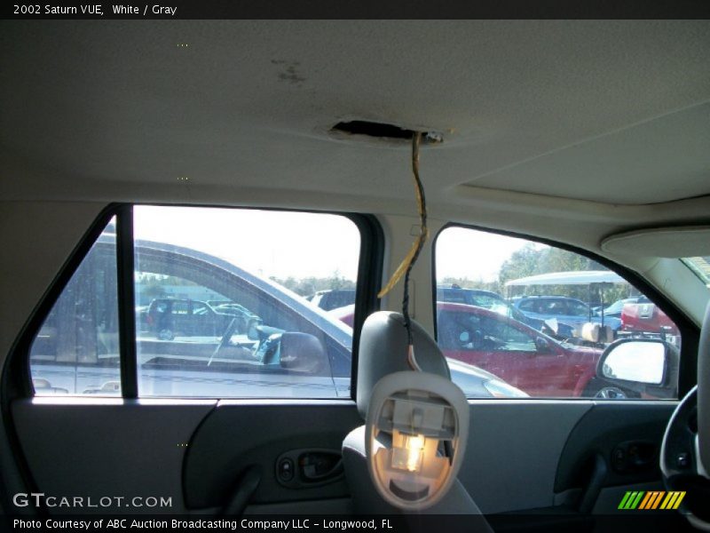 White / Gray 2002 Saturn VUE