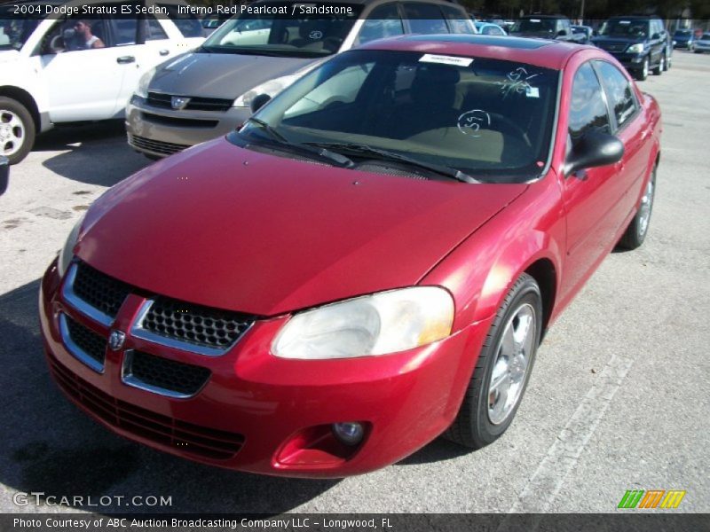 Front 3/4 View of 2004 Stratus ES Sedan