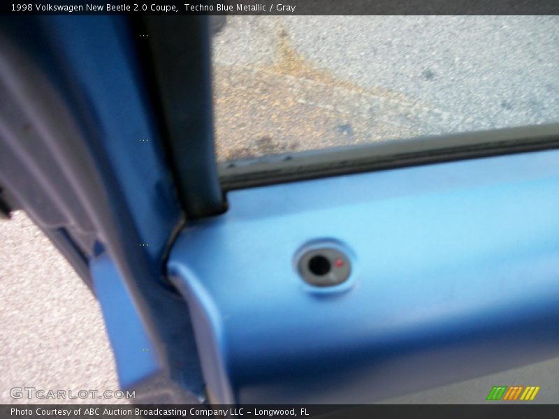 Techno Blue Metallic / Gray 1998 Volkswagen New Beetle 2.0 Coupe