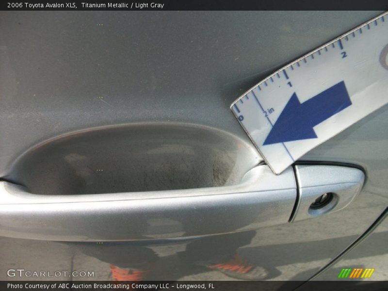 Titanium Metallic / Light Gray 2006 Toyota Avalon XLS