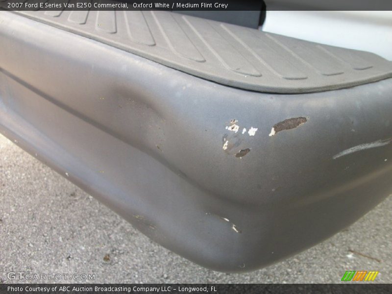 Oxford White / Medium Flint Grey 2007 Ford E Series Van E250 Commercial