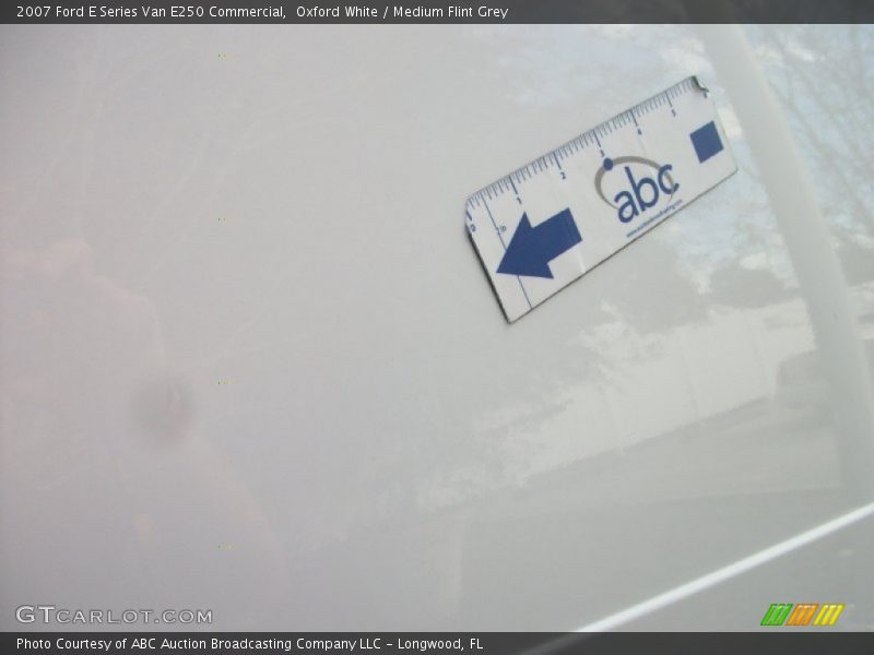 Oxford White / Medium Flint Grey 2007 Ford E Series Van E250 Commercial
