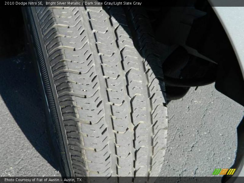 Bright Silver Metallic / Dark Slate Gray/Light Slate Gray 2010 Dodge Nitro SE