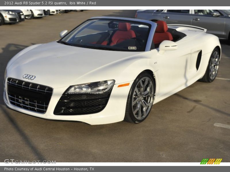 Front 3/4 View of 2012 R8 Spyder 5.2 FSI quattro