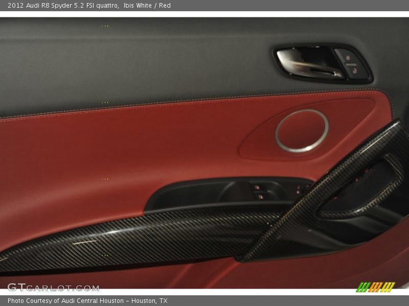 Ibis White / Red 2012 Audi R8 Spyder 5.2 FSI quattro