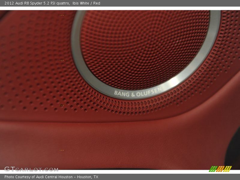Ibis White / Red 2012 Audi R8 Spyder 5.2 FSI quattro