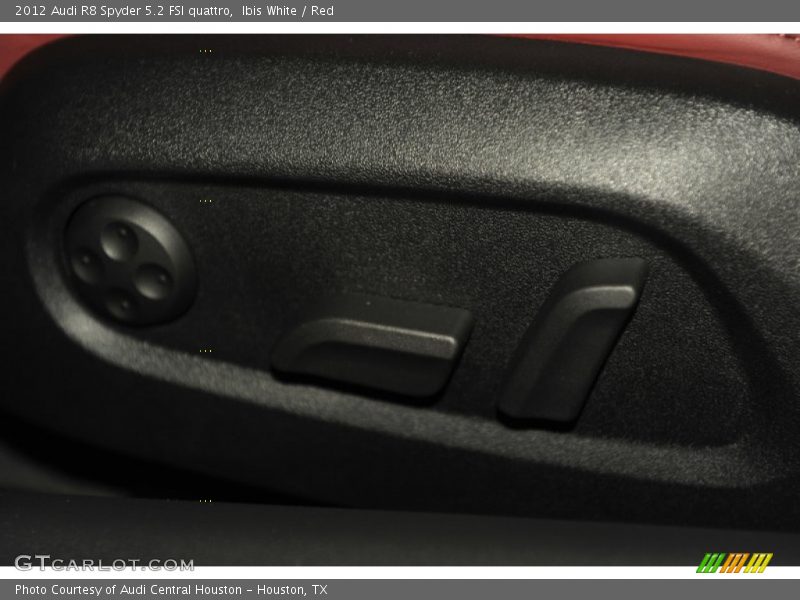 Ibis White / Red 2012 Audi R8 Spyder 5.2 FSI quattro