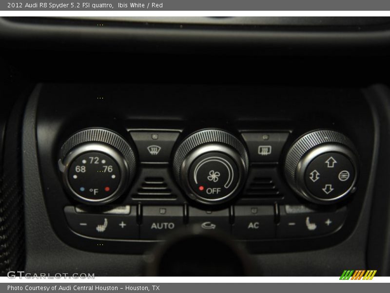 Controls of 2012 R8 Spyder 5.2 FSI quattro