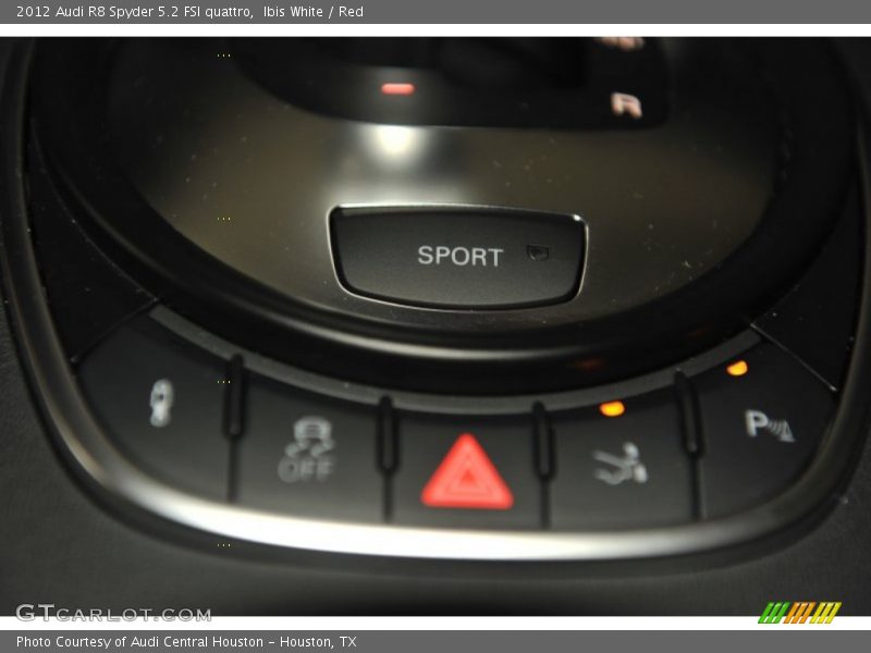 Controls of 2012 R8 Spyder 5.2 FSI quattro