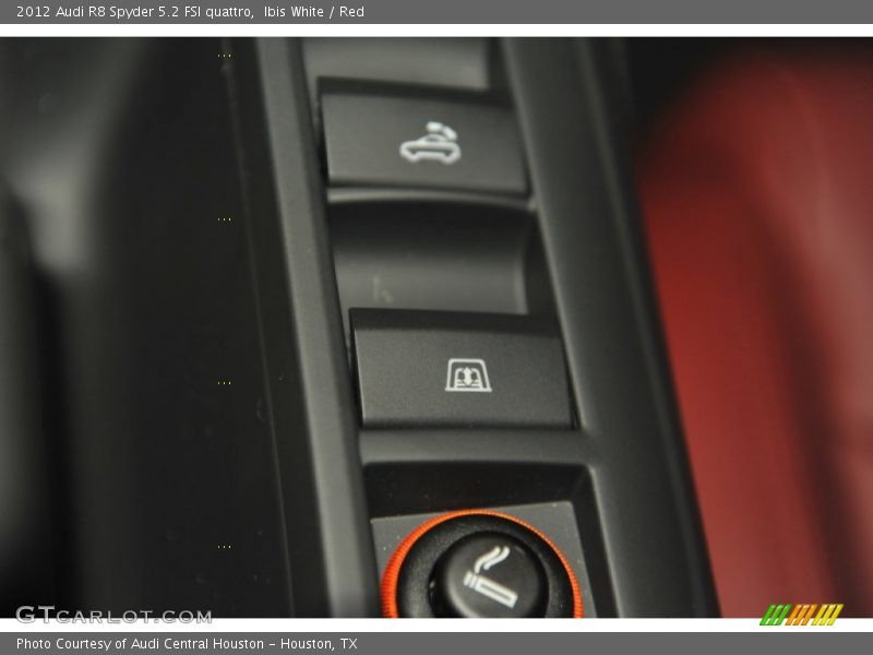 Ibis White / Red 2012 Audi R8 Spyder 5.2 FSI quattro